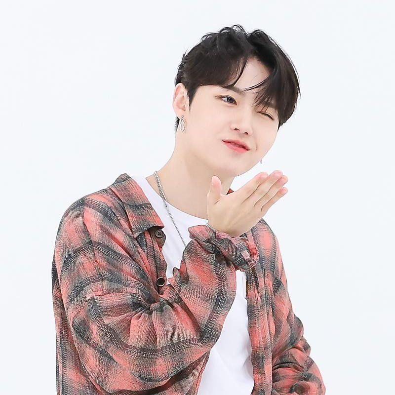 Latest photo of Doyoung (TREASURE)