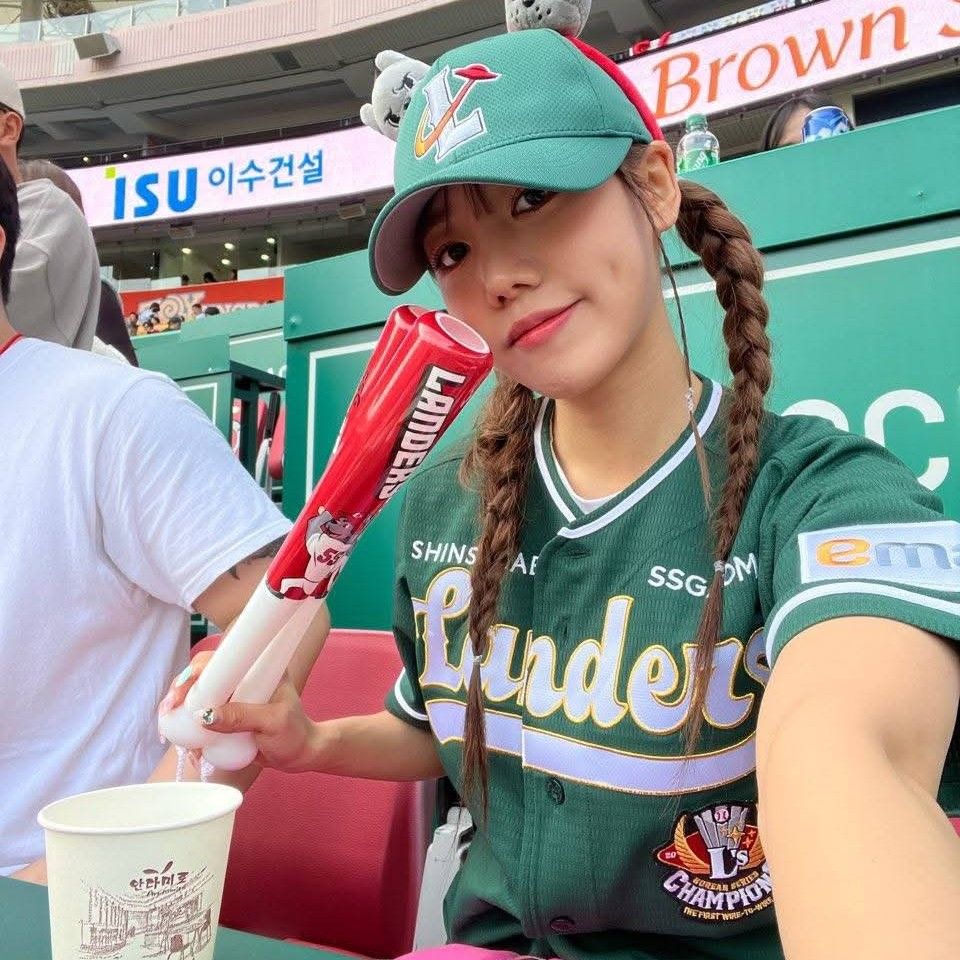A moment captured by Kim Namjoo (Apink)'s fan