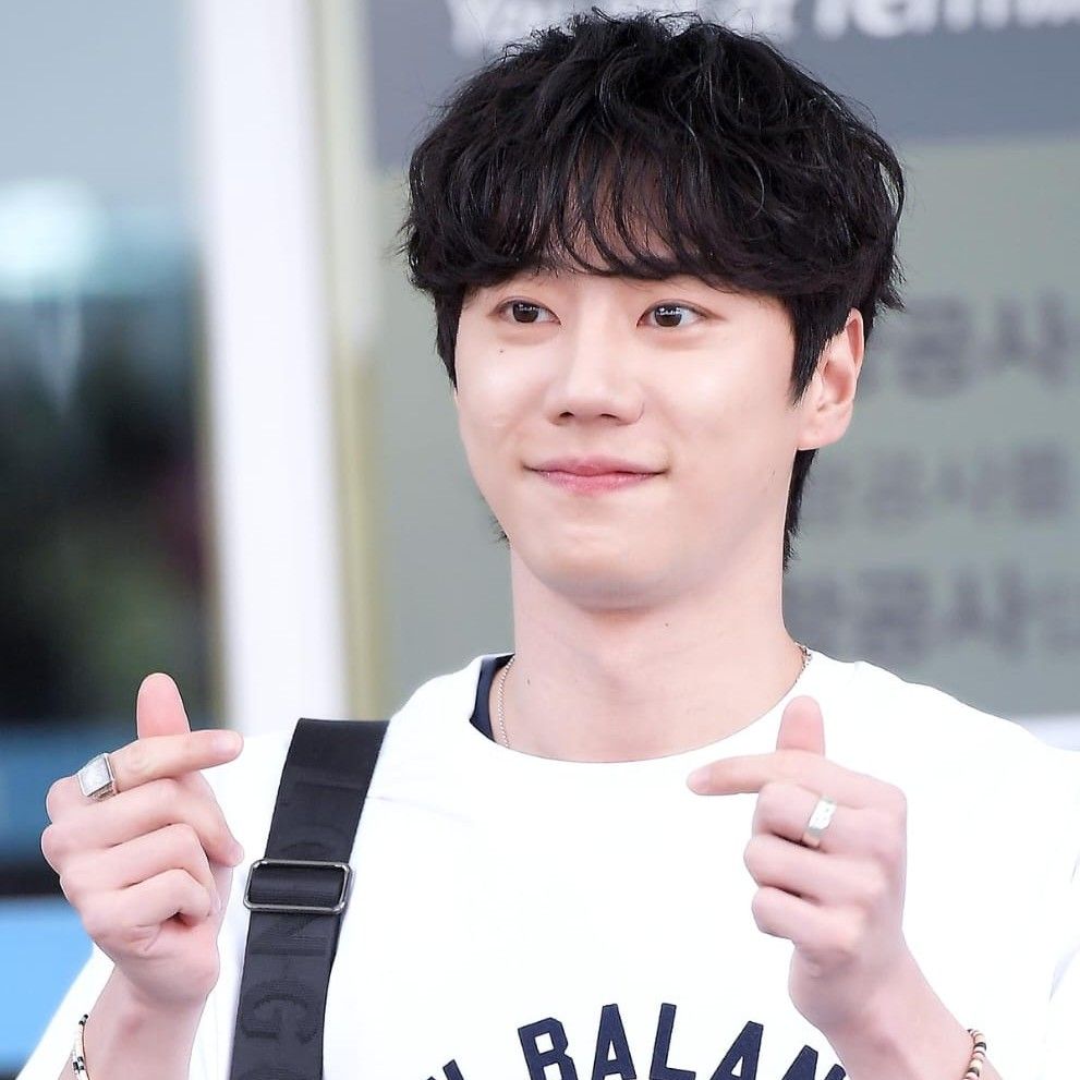 Behind-the-scenes cut of Lee Junyoung