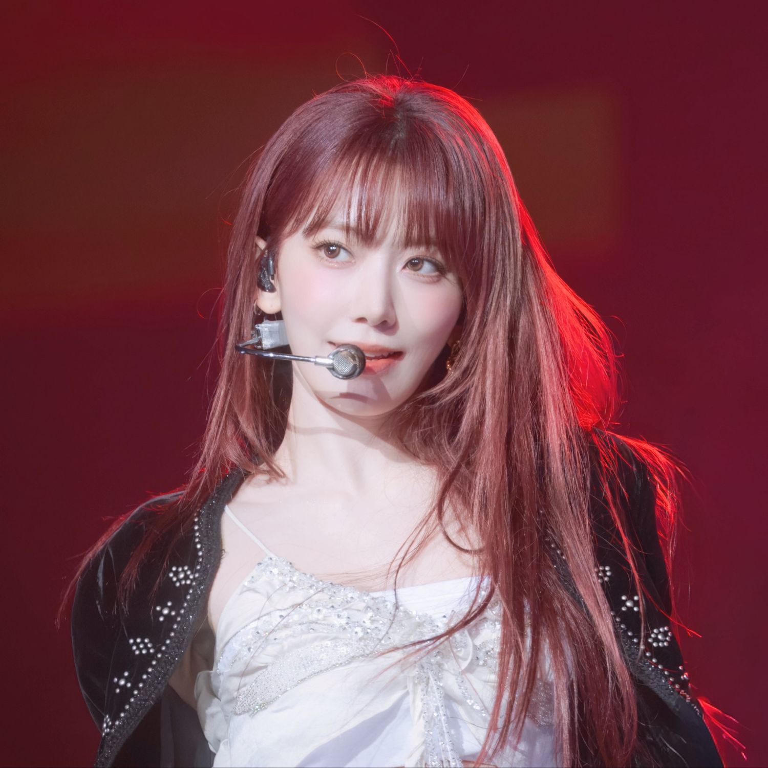 Behind-the-scenes cut of Sakura (LE SSERAFIM)