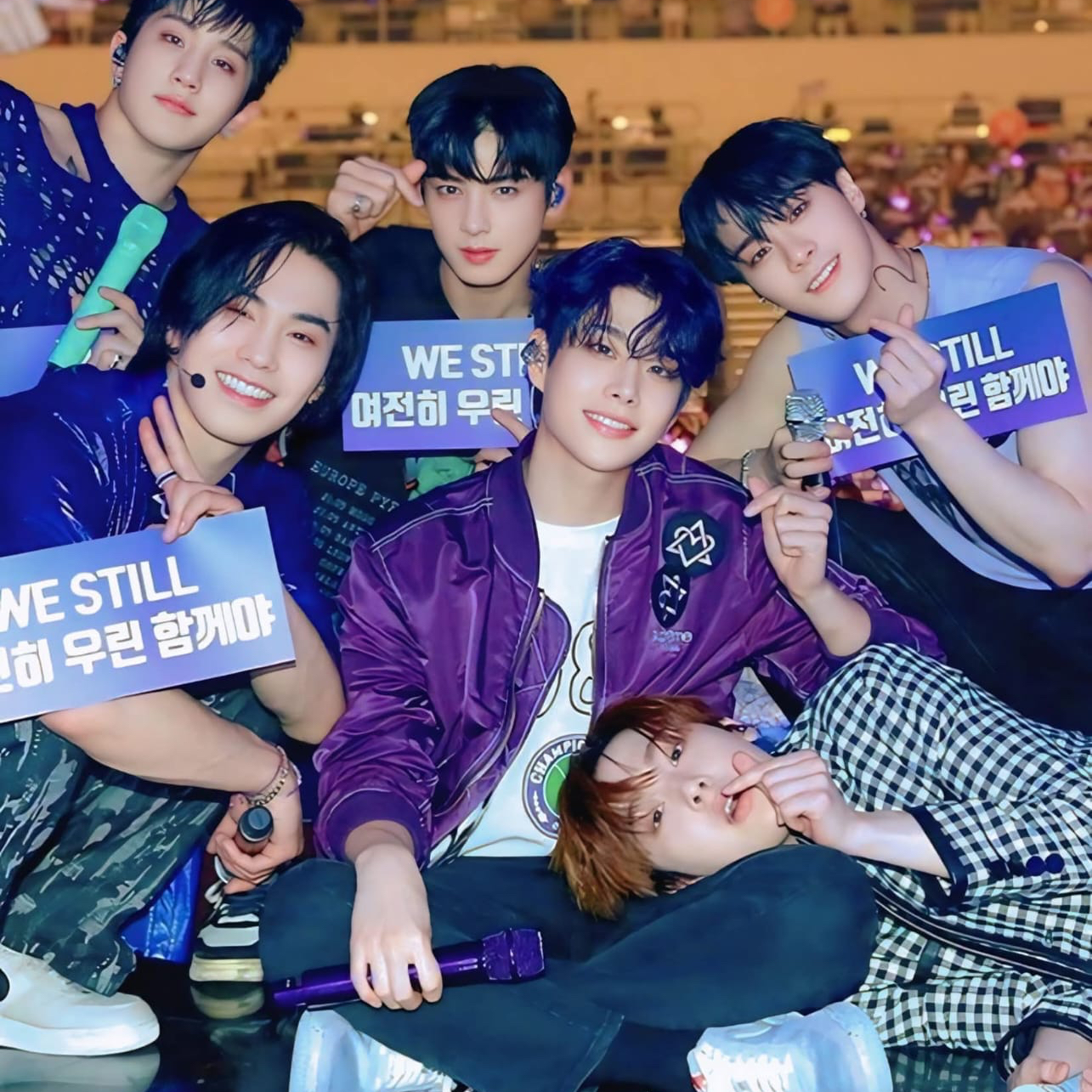 아스트로의 최신 사진