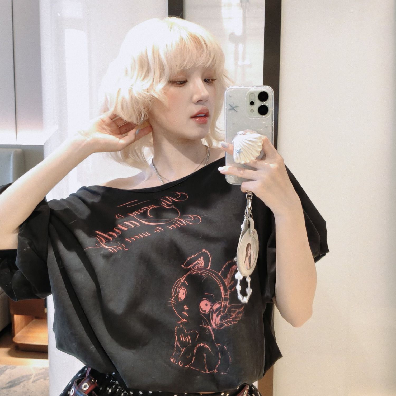 Latest photo of Yuqi (i-dle)