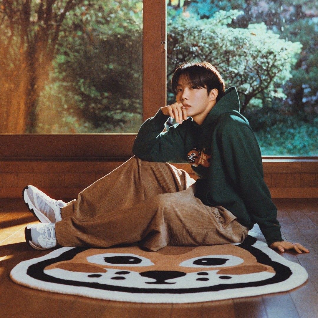 Foto terbaru j-hope (BTS)