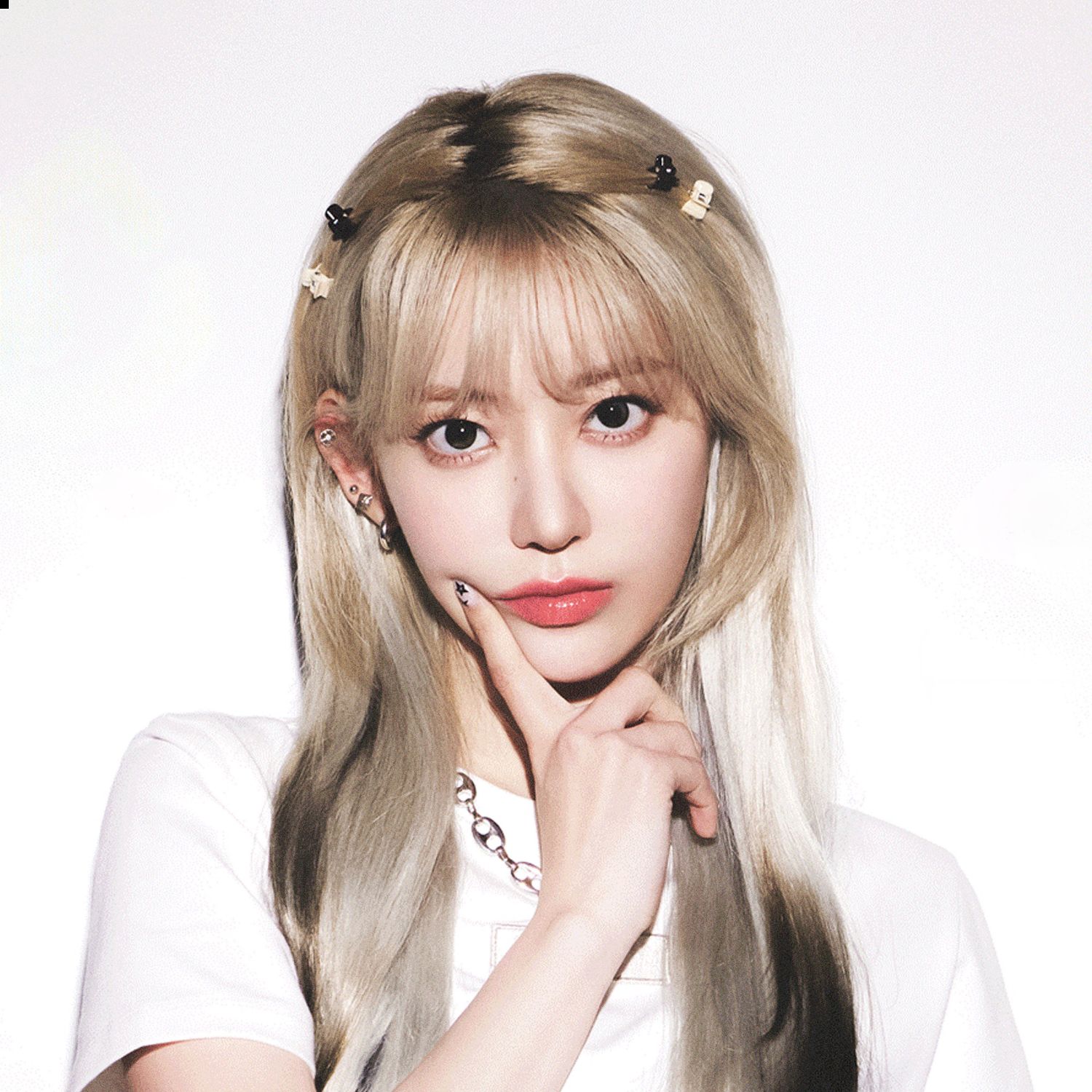 Latest photo of Sakura (LE SSERAFIM)