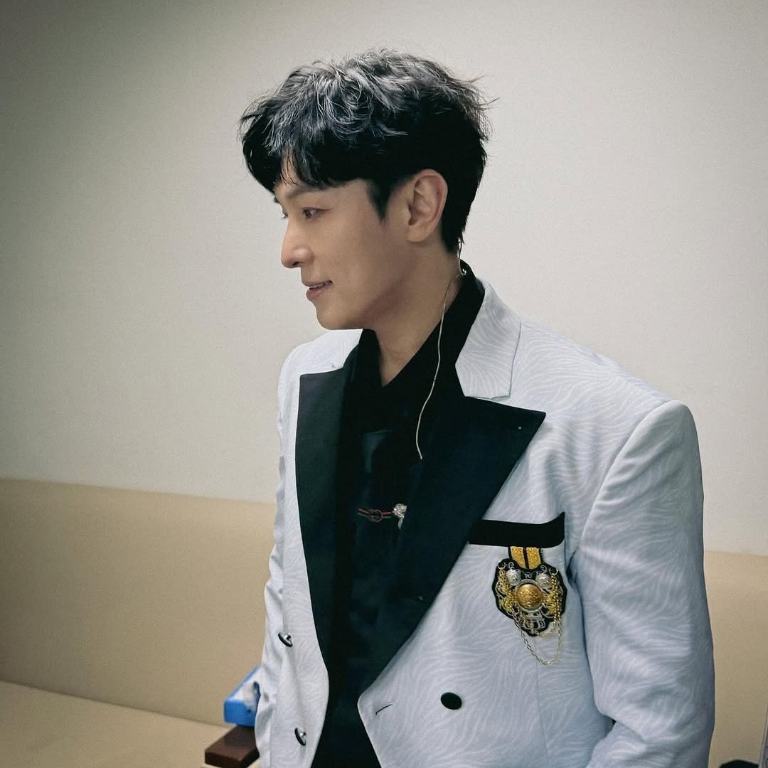 キム・ドンワン (神話)の舞台裏ショット