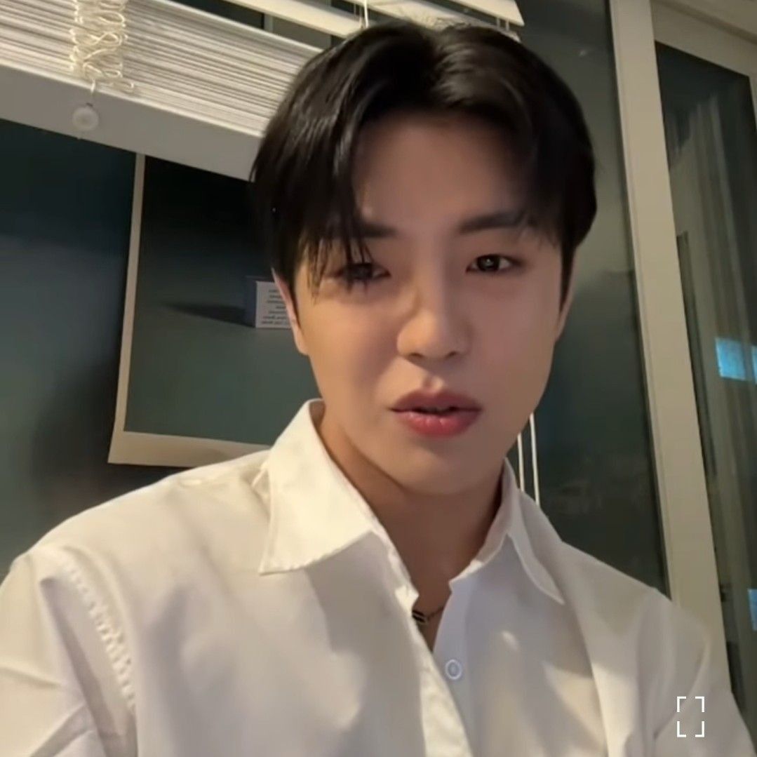 Latest photo of Donghun (A.C.E)