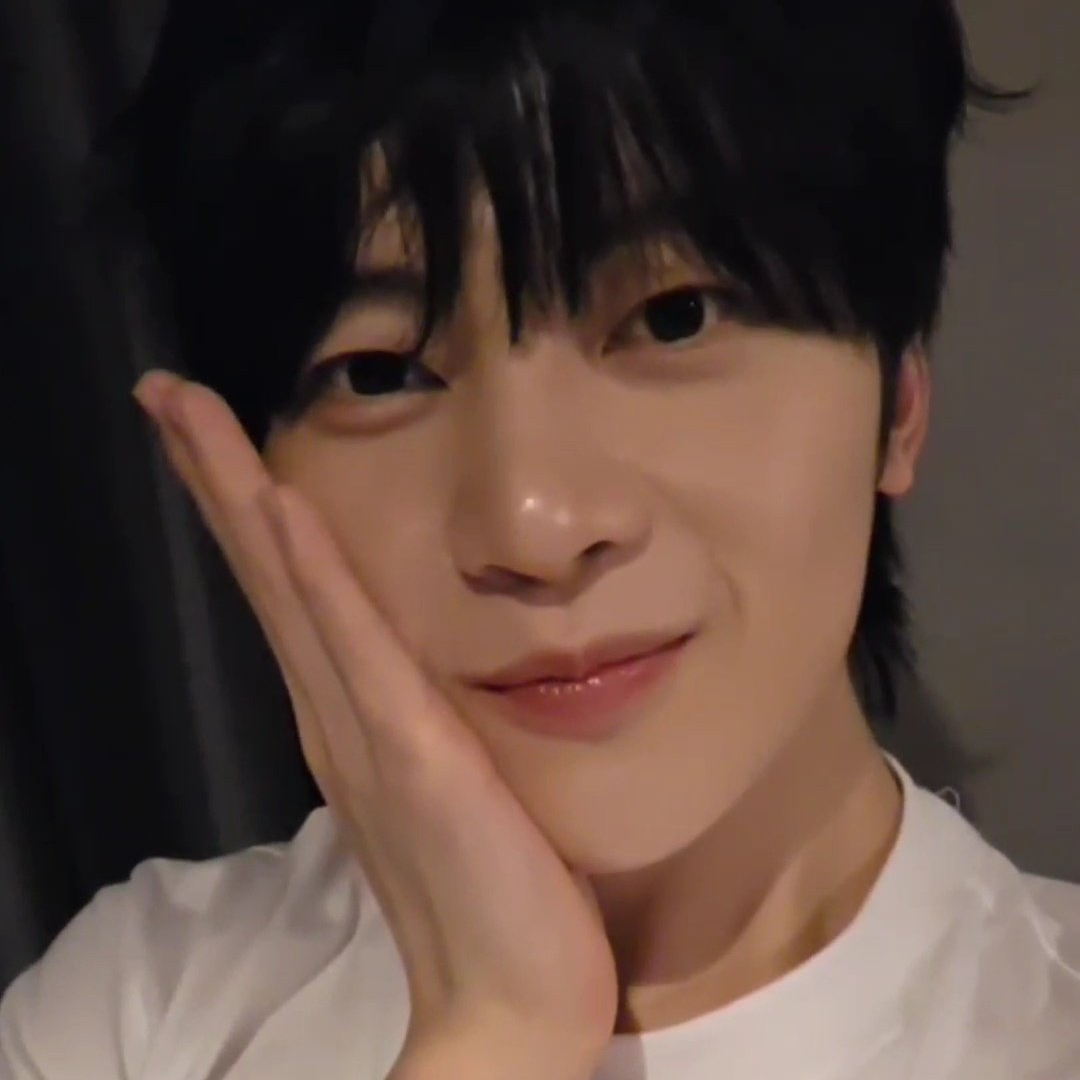 Recent activity shot of Seok Matthew (ZEROBASEONE)