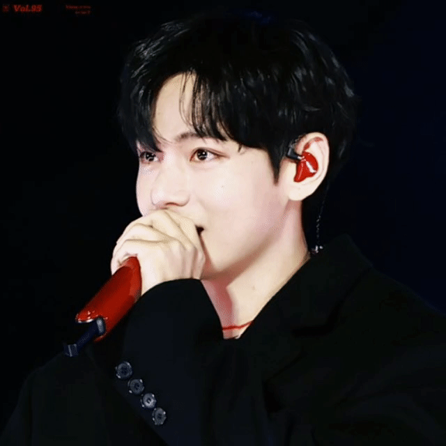 뷔 (방탄소년단)의 비하인드 컷