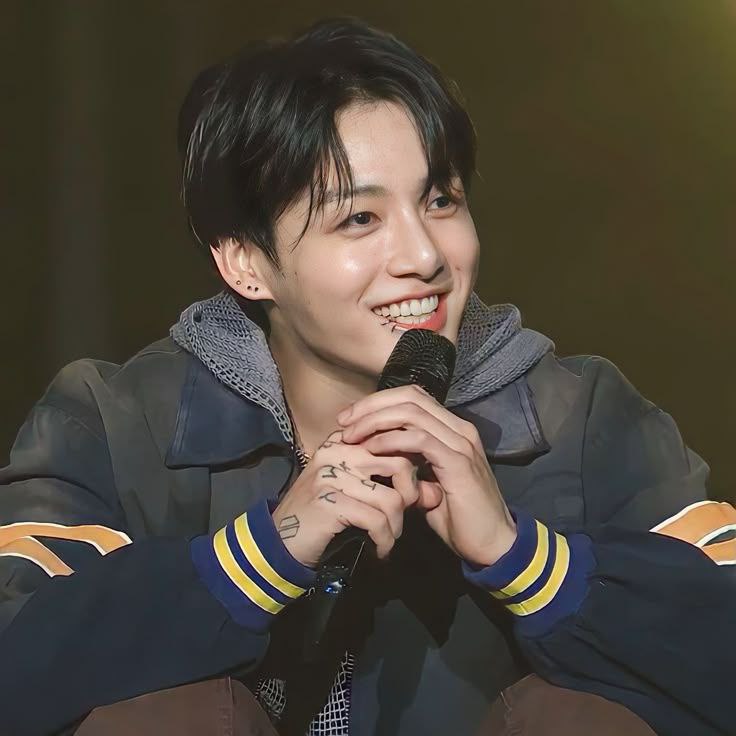 Foto aktivitas terbaru Jungkook (BTS)