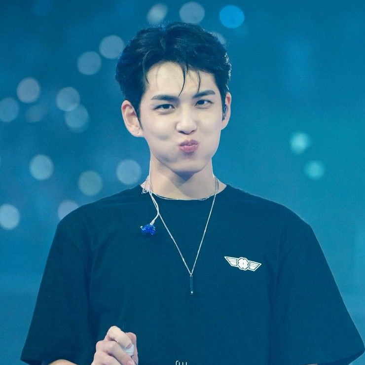 元弼 (DAY6)的最新活動照片