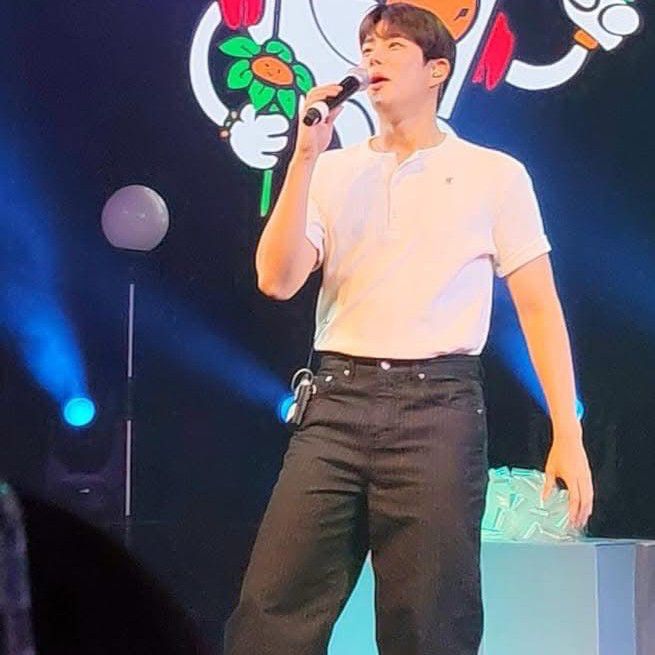 ASTROの舞台裏ショット