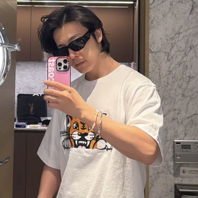 Latest photo of Donghae (Super Junior)