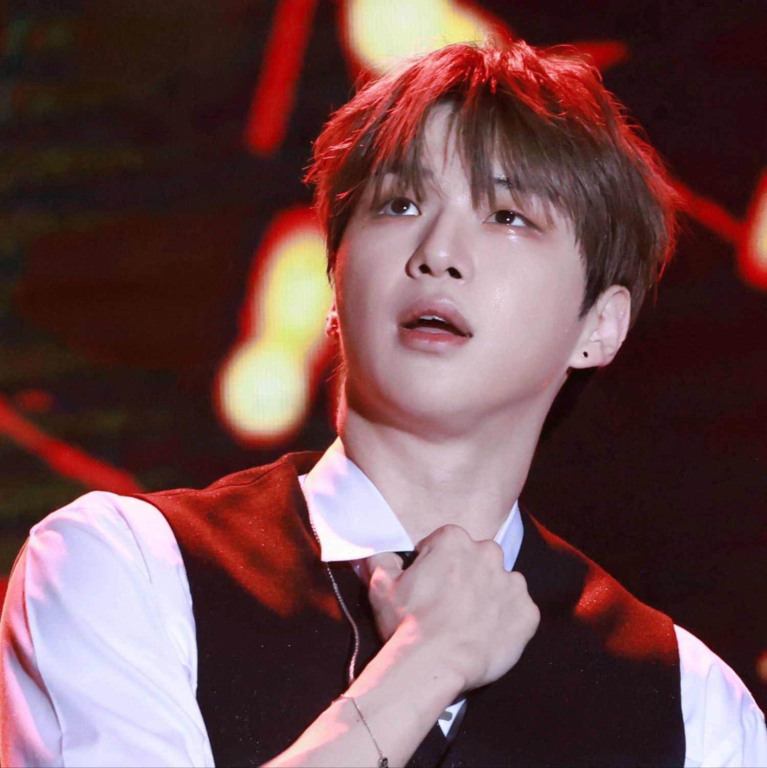 Behind-the-scenes cut of Kang Daniel