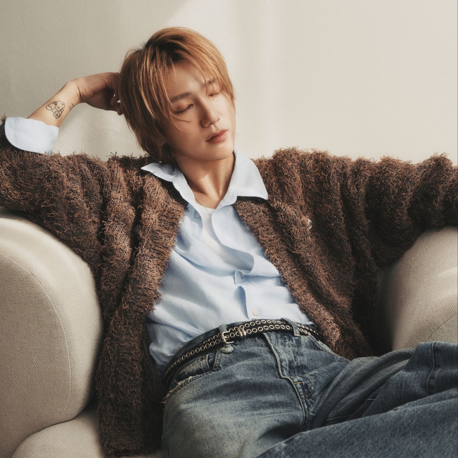 Behind-the-scenes cut of Yesung (Super Junior)