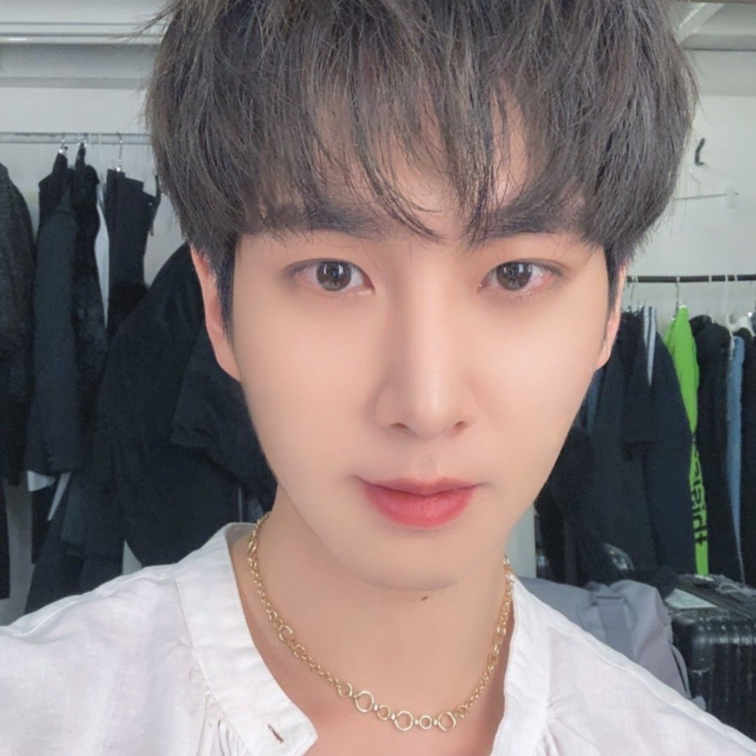 A moment captured by Shinwon (PENTAGON)'s fan