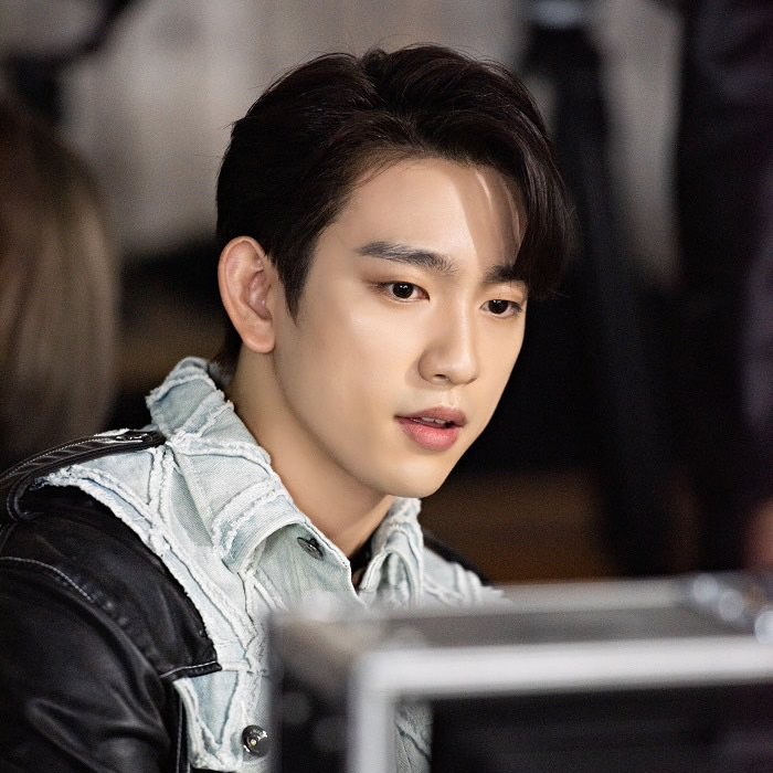 Behind-the-scenes cut of Jinyoung (GOT7)
