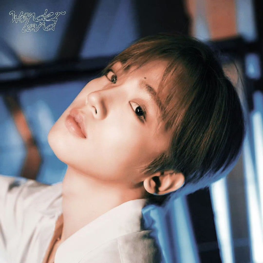 A moment captured by Kim Yohan (WEi)'s fan