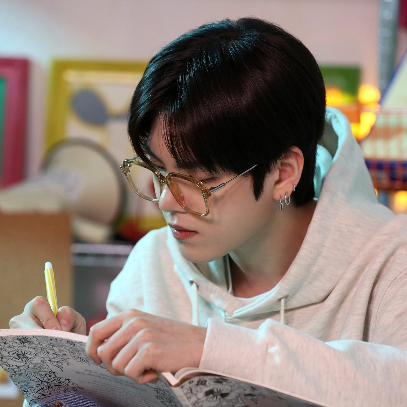 Behind-the-scenes cut of Gyehyeon (VERIVERY)