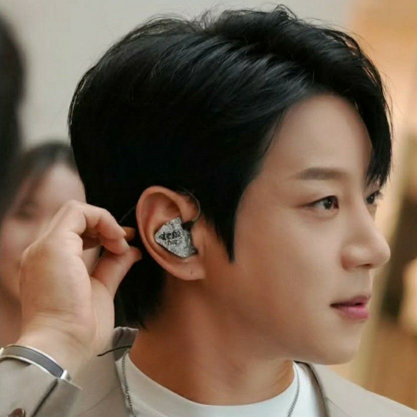 A moment captured by Hwang Chiyeol's fan