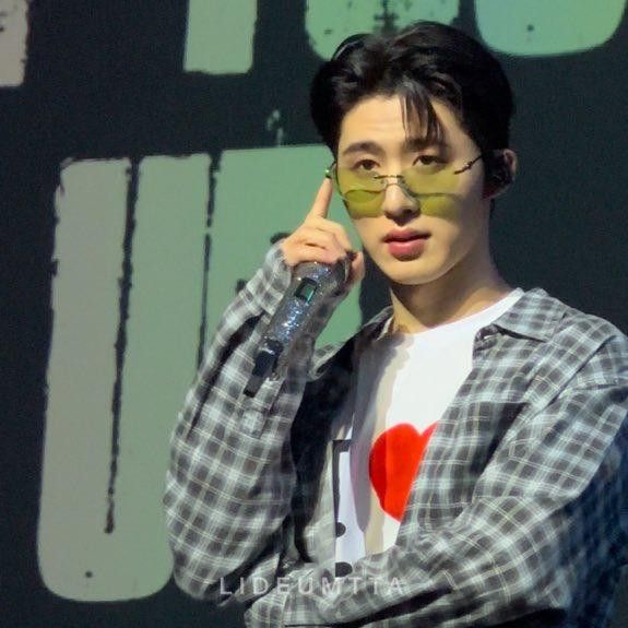 A moment captured by B.I's fan