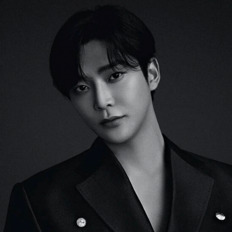 Behind-the-scenes cut of Rowoon