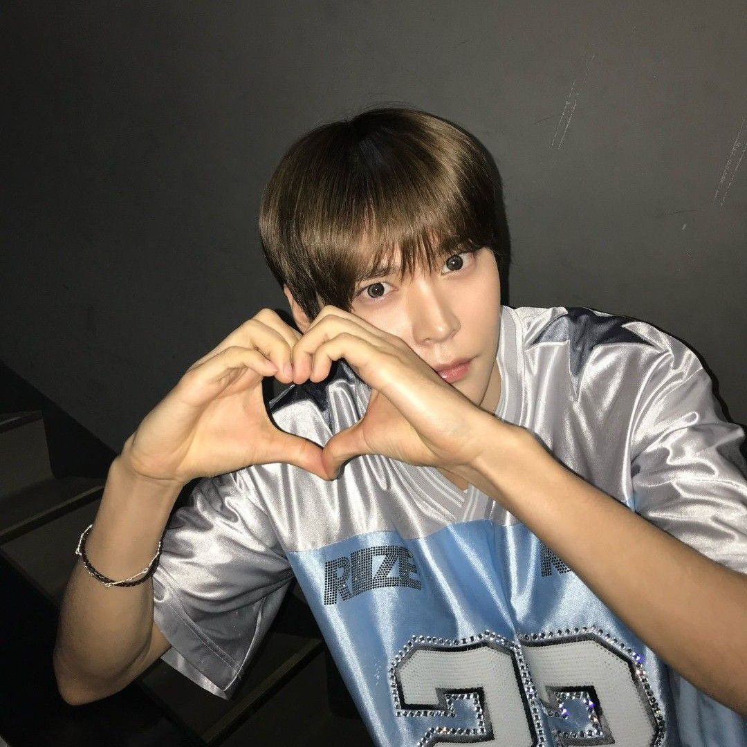 Recent activity shot of Eunseok (RIIZE)