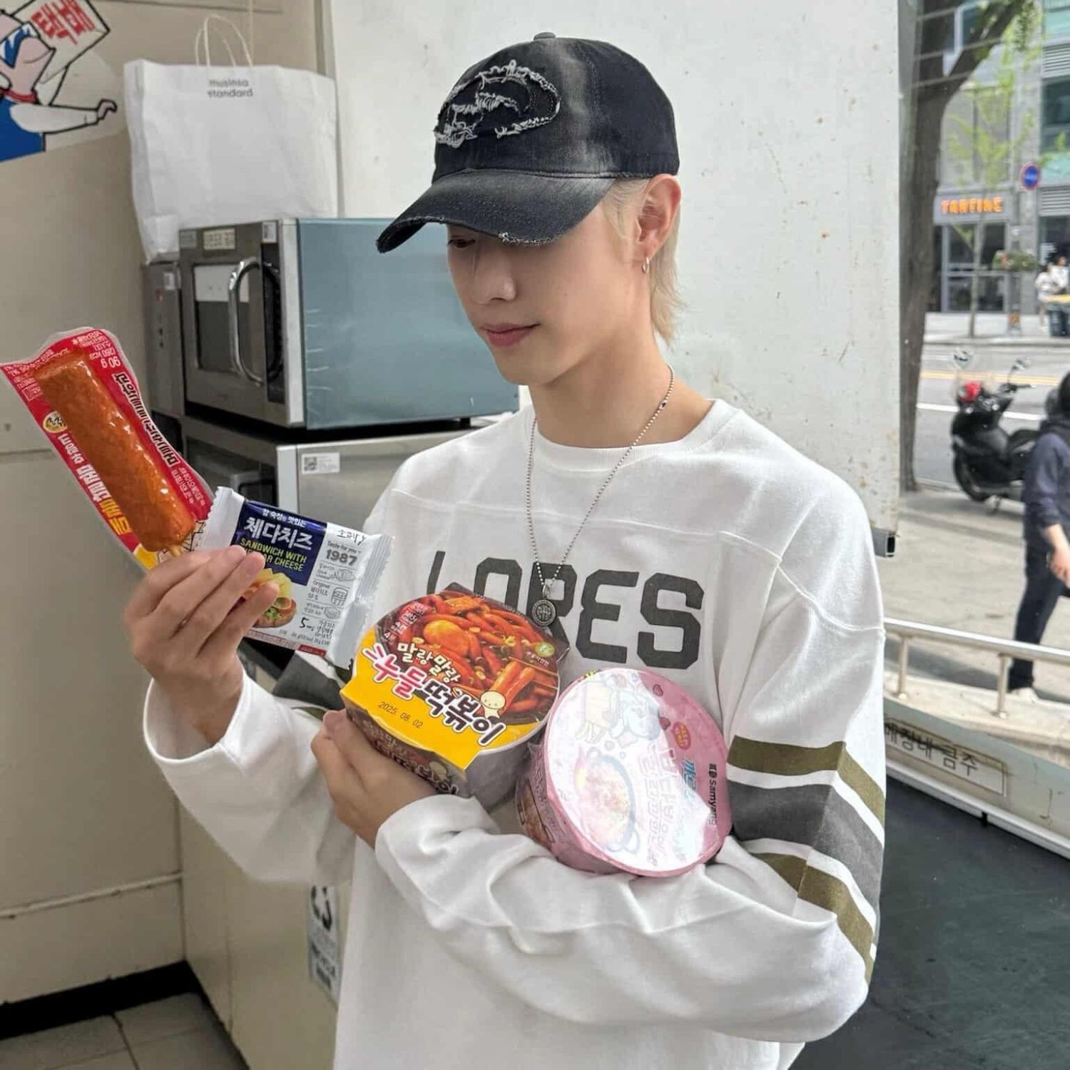 Latest photo of Jinyoung (GOT7)