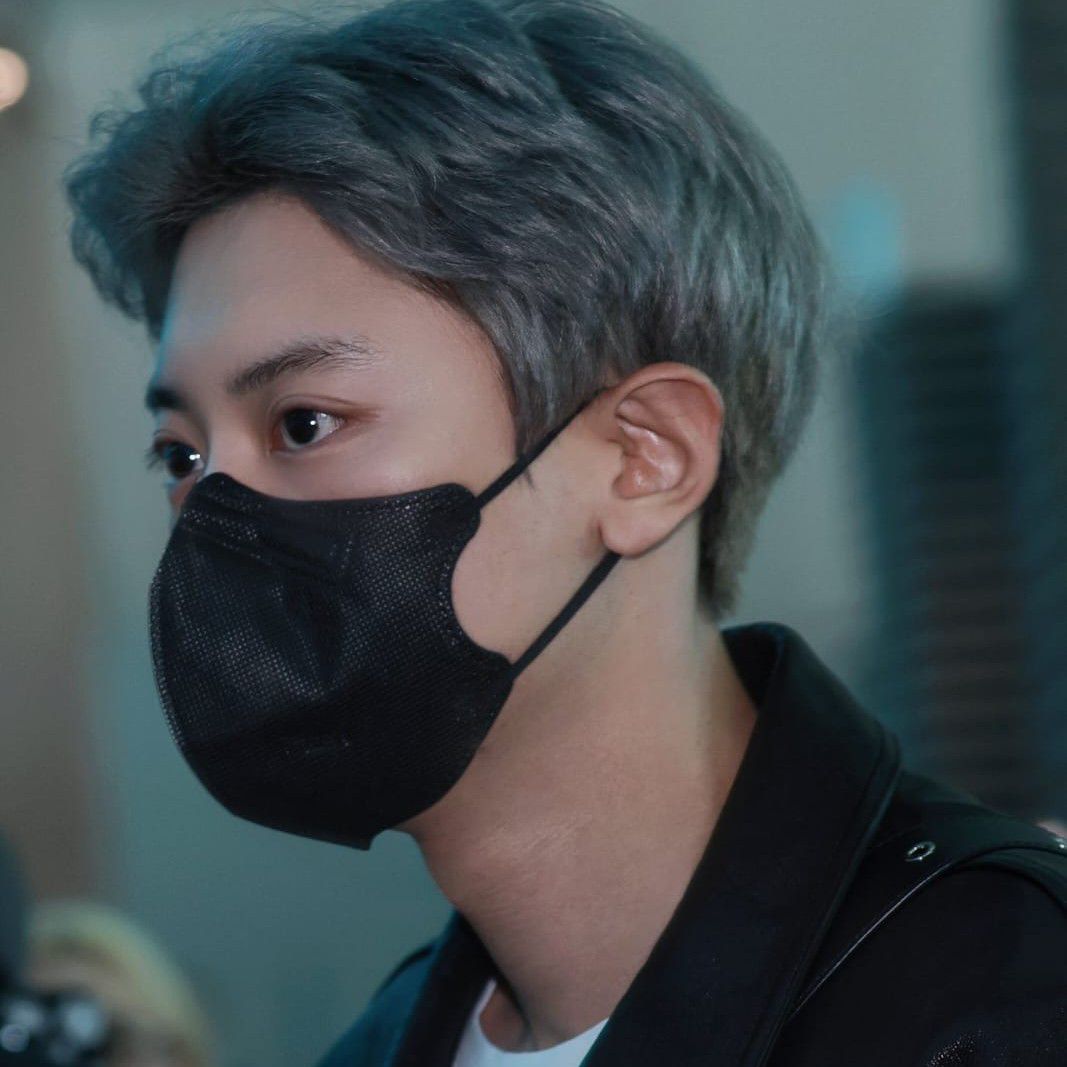 Recent activity shot of Chanyeol (EXO)