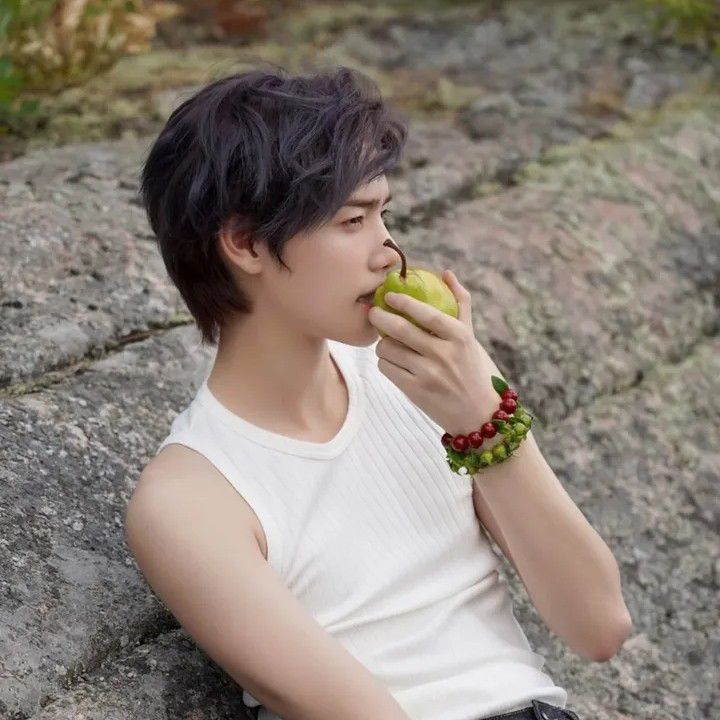 Behind-the-scenes cut of Minhee (CRAVITY)