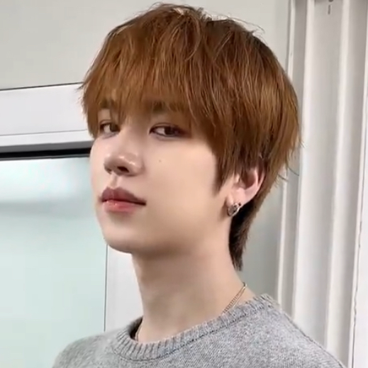 Behind-the-scenes cut of Hanjun (n.SSign)