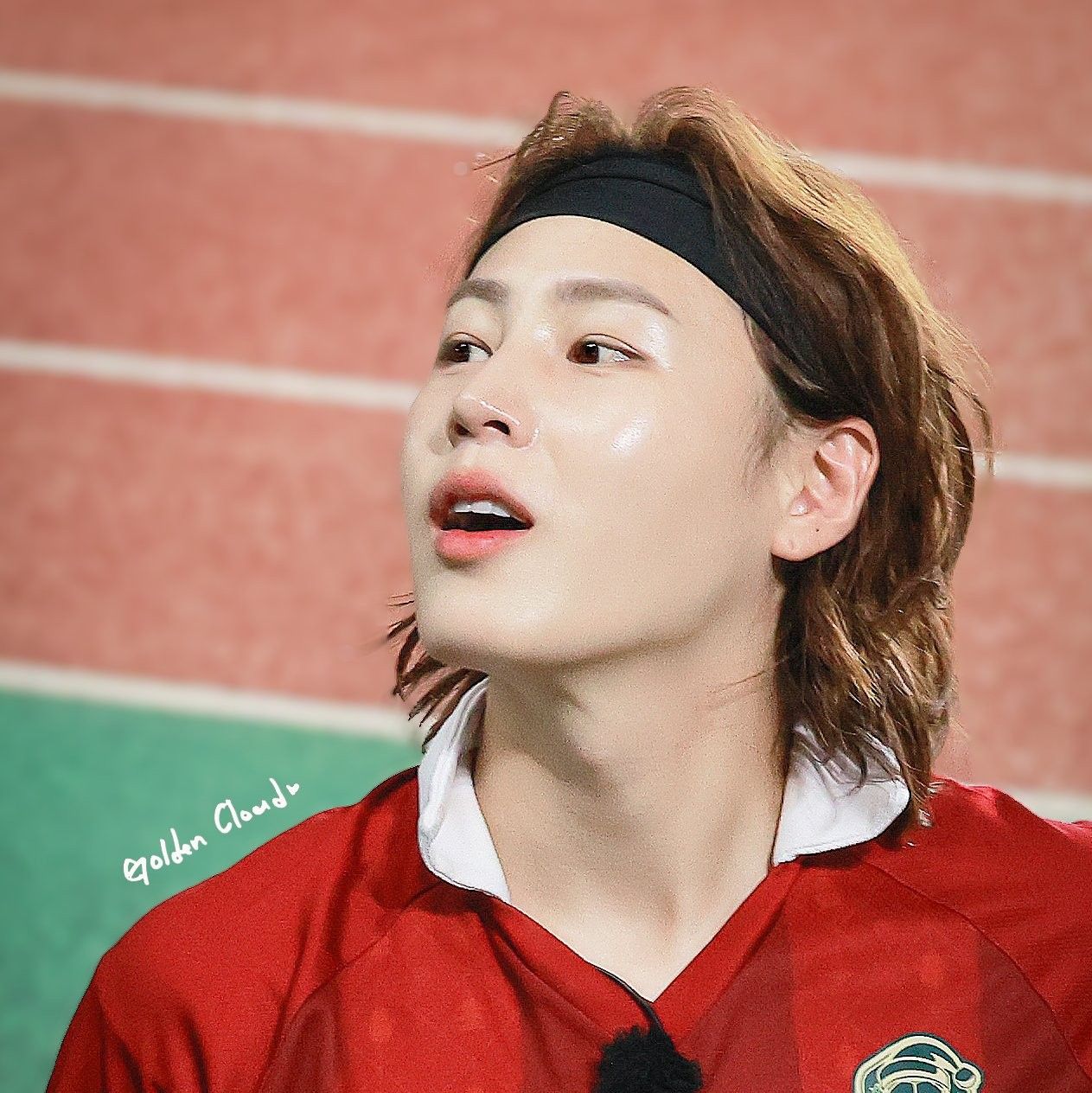 A moment captured by Ha Sungwoon's fan