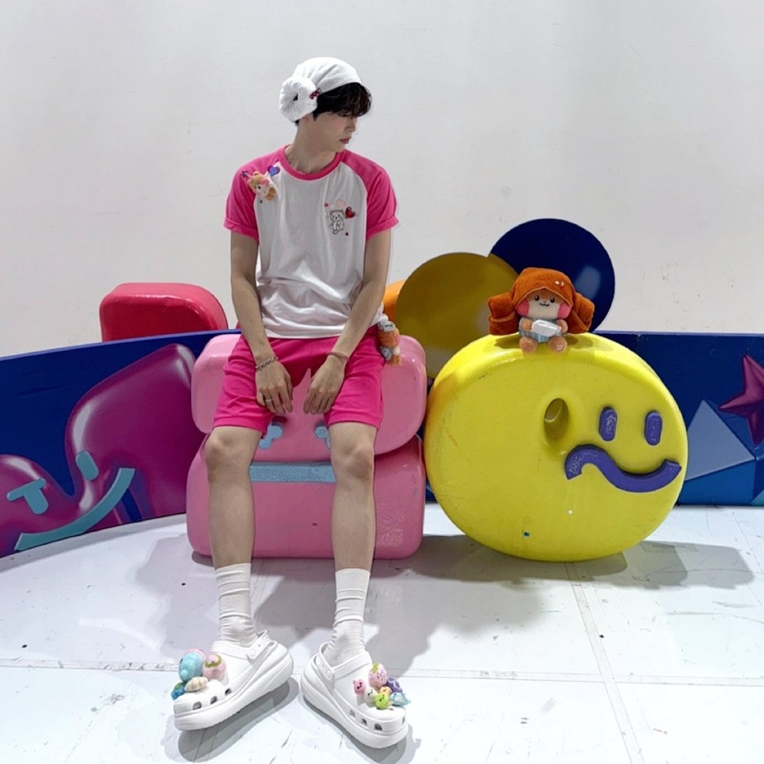 Recent activity shot of Sung Hanbin (ZEROBASEONE)