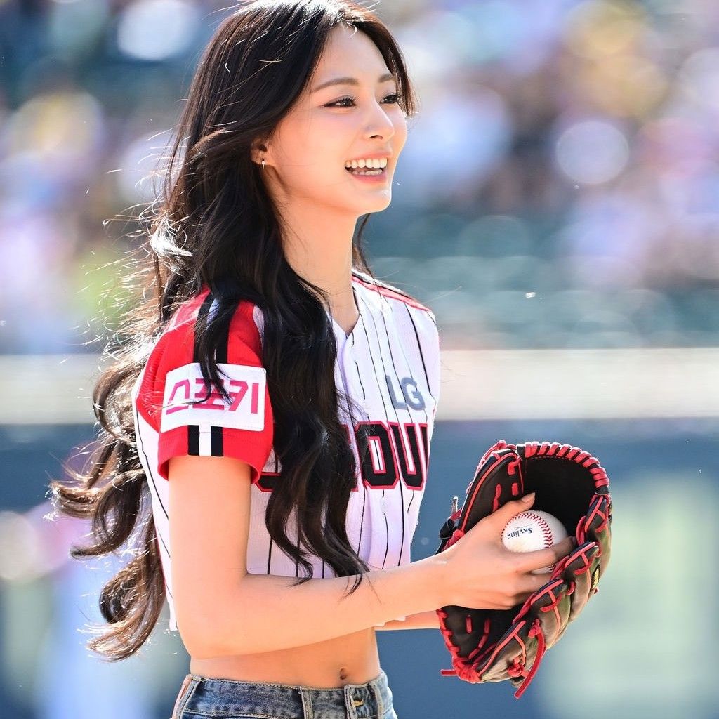 Recent activity shot of Tzuyu (TWICE)