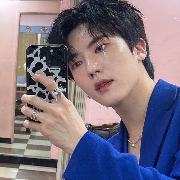 A moment captured by JUNG HOON (OMEGA X)'s fan