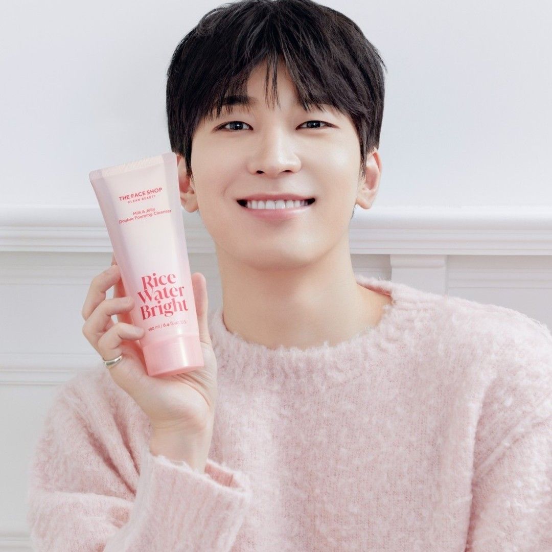 Recent activity shot of Wonwoo (SEVENTEEN)