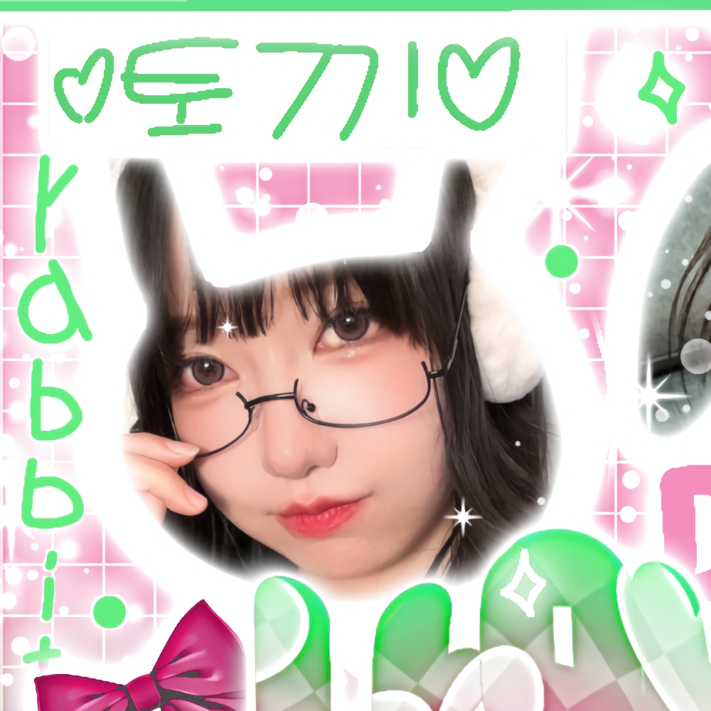 A moment captured by Magenta (QWER)'s fan