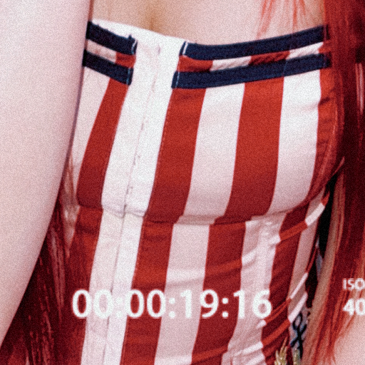 Behind-the-scenes cut of Soojin