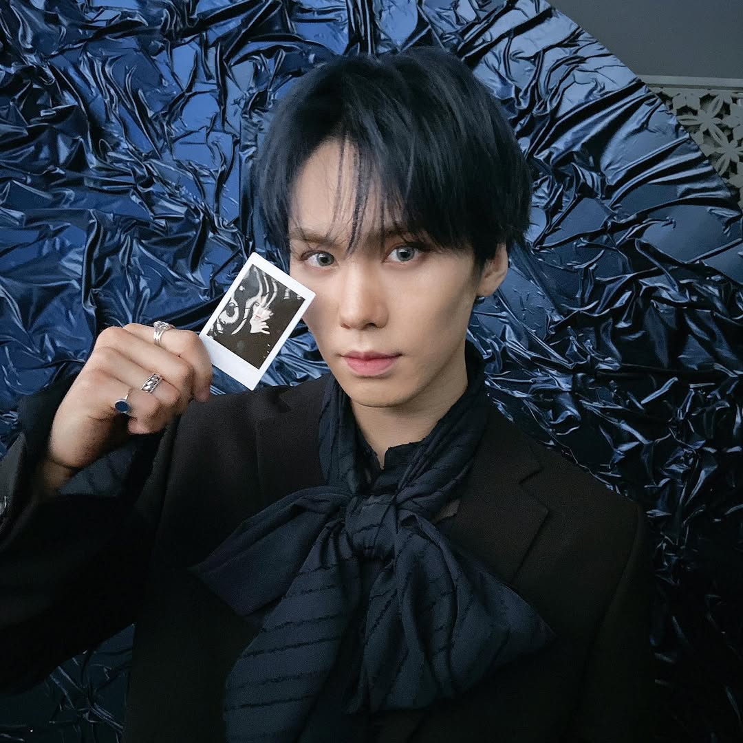 A moment captured by Rocky's fan