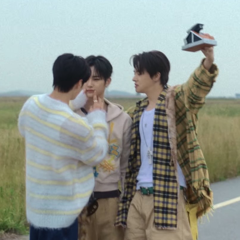 Foto aktivitas terbaru Zhou Anxin (ALPHA DRIVE ONE)