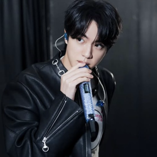 Momen yang diabadikan oleh penggemar Jin (BTS)