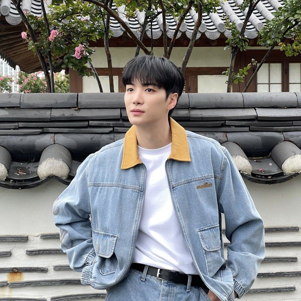 Recent activity shot of Kim Jonghyeon