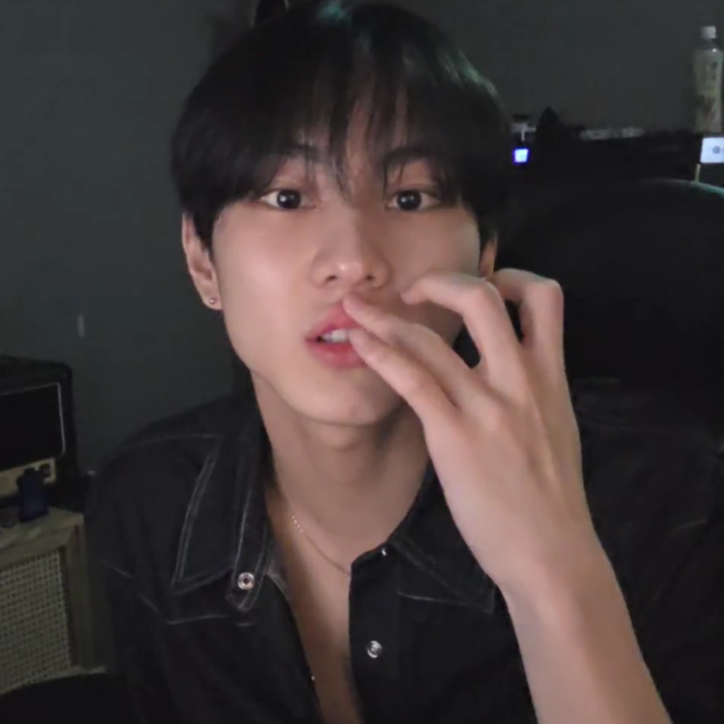 Latest photo of Jungwon (ENHYPEN)