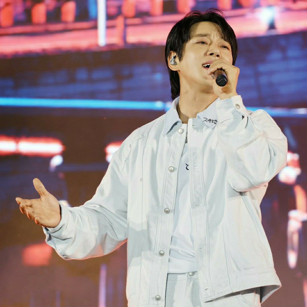 Latest photo of Hwang Chiyeol