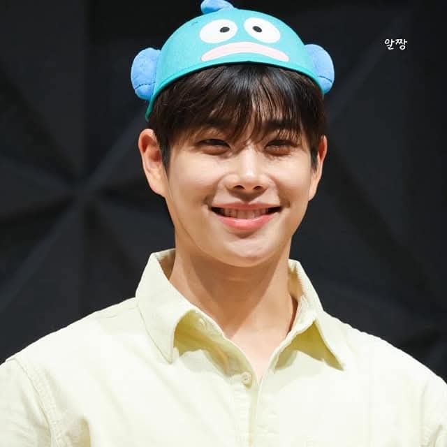 A moment captured by MJ (ASTRO)'s fan