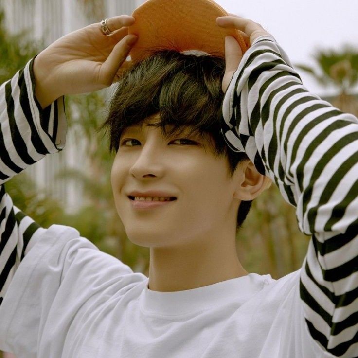 圓佑 (SEVENTEEN)的最新照片