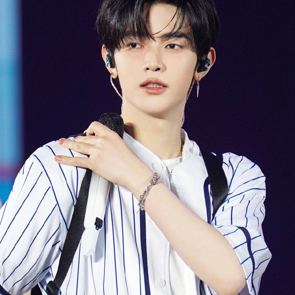 ジャン・ハオ (ZEROBASEONE)の舞台裏ショット