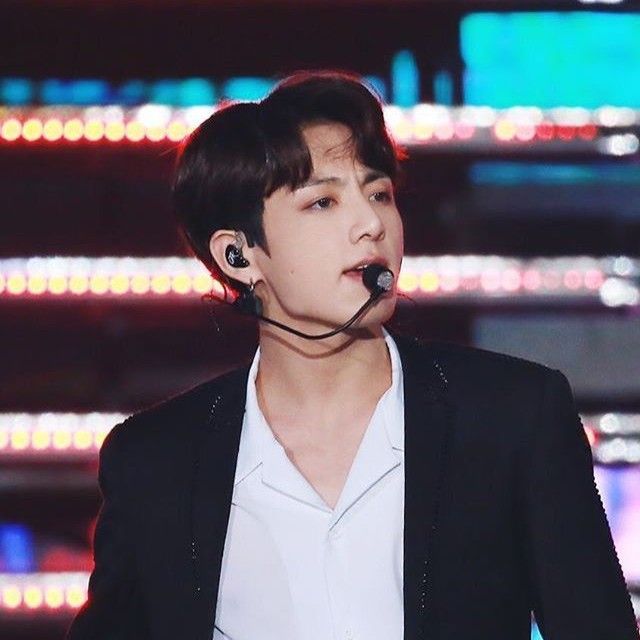 Foto aktivitas terbaru Jungkook (BTS)