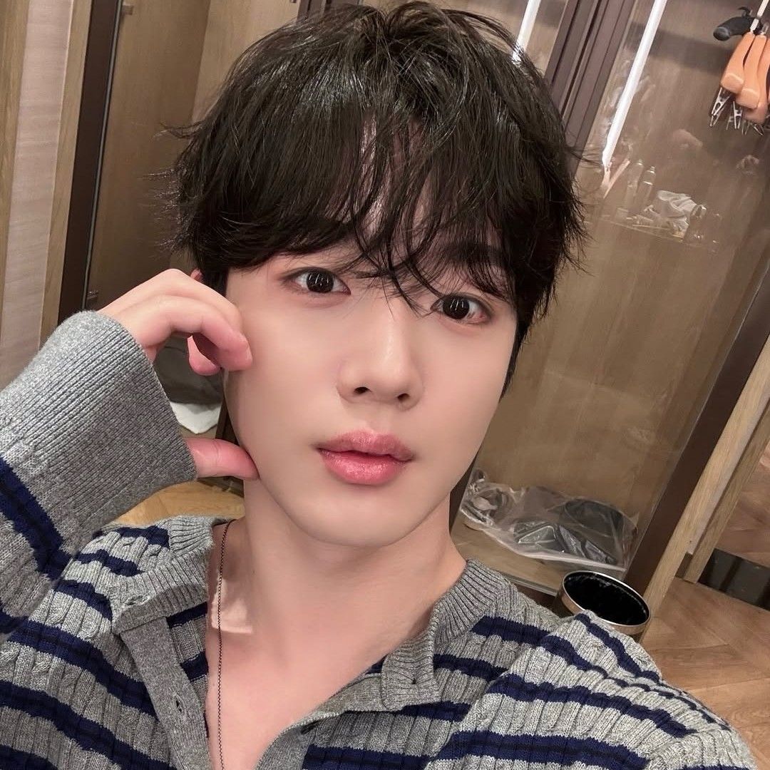 Latest photo of Kim Yohan (WEi)