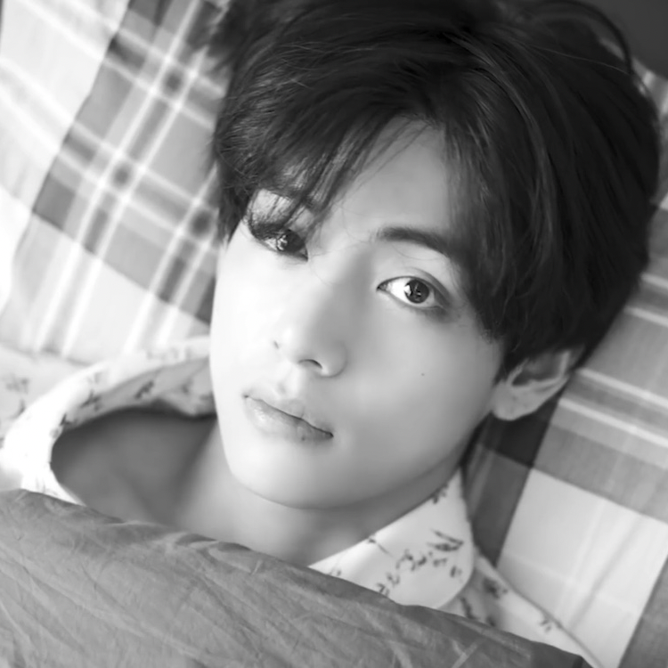 Latest photo of V (BTS)