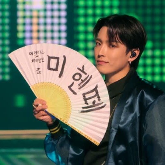 弘中 (ATEEZ)的幕后花絮
